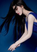 坐正在猛烈发抖机械上打德律风